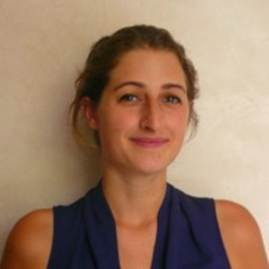 Une image contenant Visage humain, personne, habits, sourire
Le contenu généré par l’IA peut être incorrect.