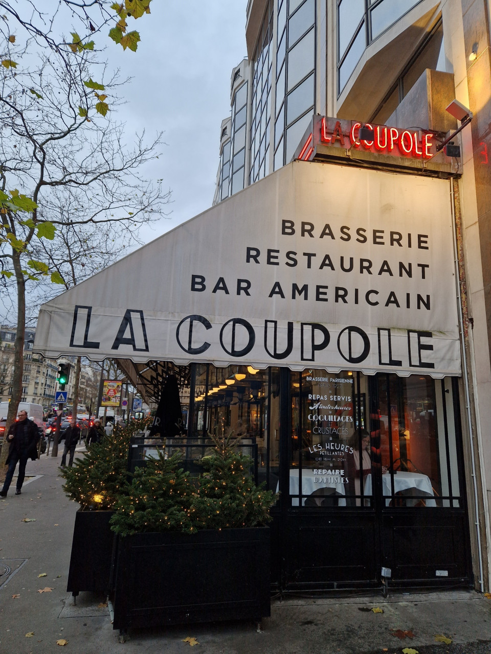 A sign on a building
Description automatically generated